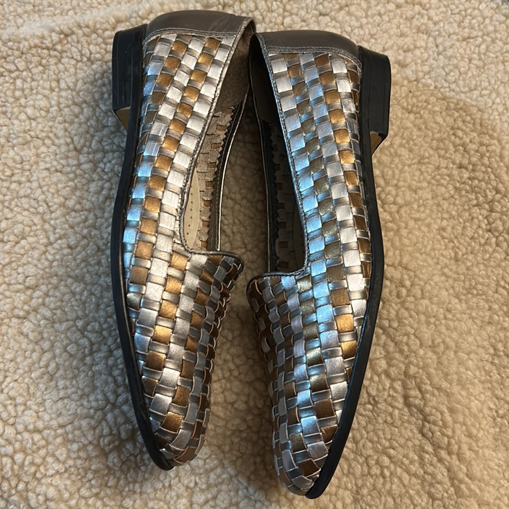 Trotters gold and silver leather slip on shoes - Picture 5 of 16